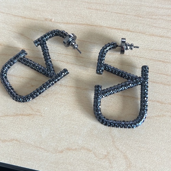 V earrings - Picture 3 of 4